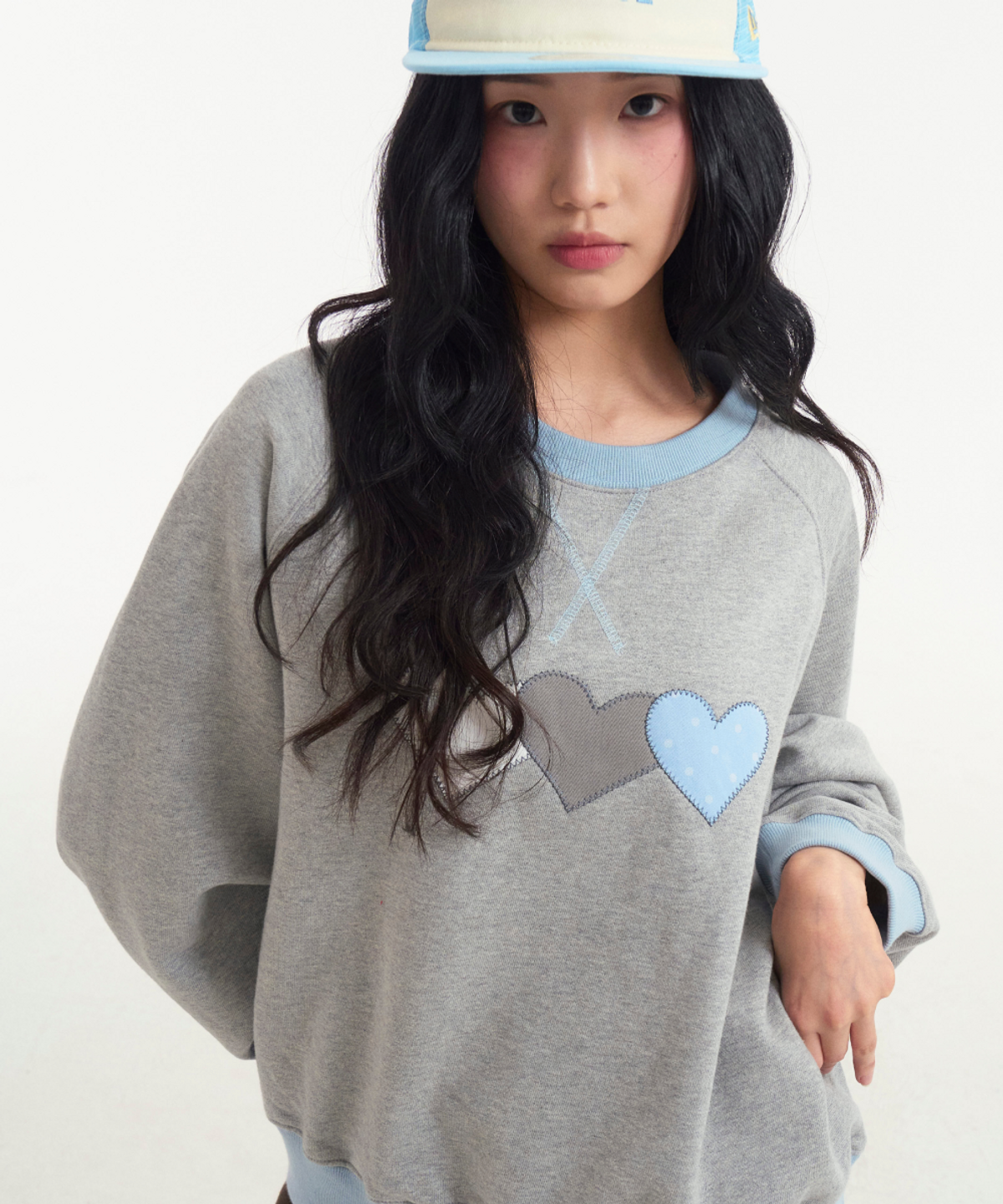 로긴 앤 로지(ROGIN N ROSIE) Heart Patch Sweatshirt Gray Blue