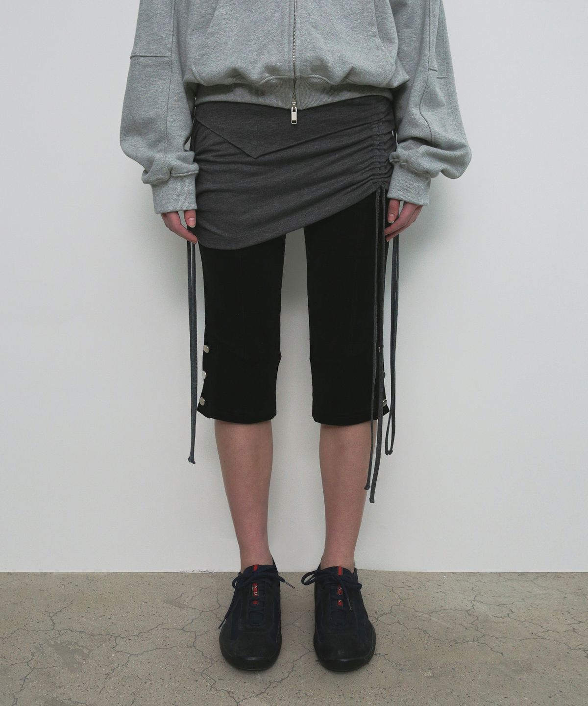 샌드릭(SANDRIC) LAYERED STRING MINI SKIRT_CHARCOAL