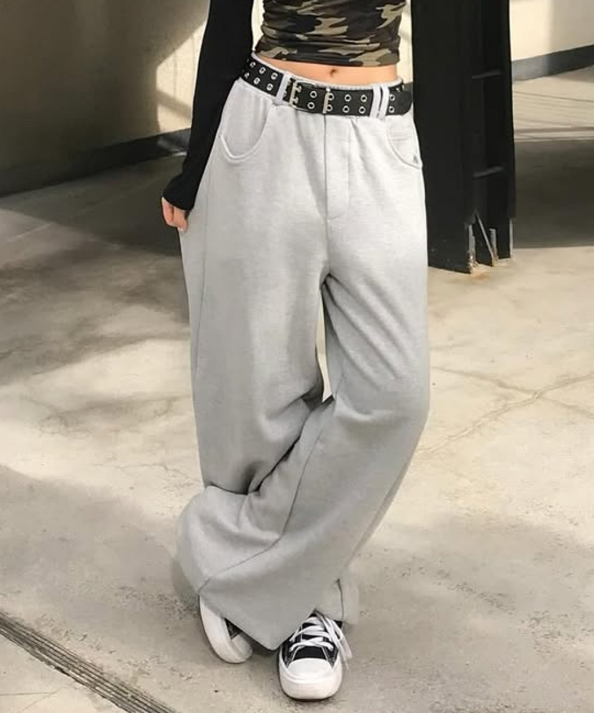 로긴 앤 로지(ROGIN N ROSIE) Heart logo Back Point Curved Sweat Pants Gray