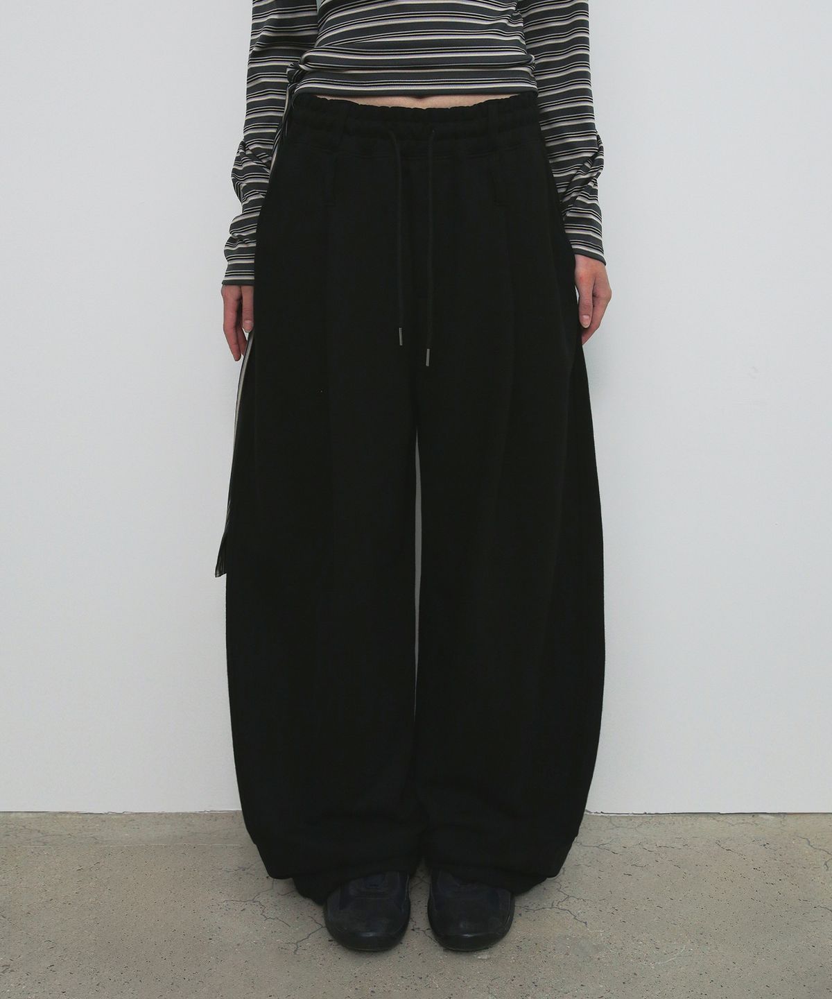샌드릭(SANDRIC) OVERFIT SWEAT PANTS_BLACK