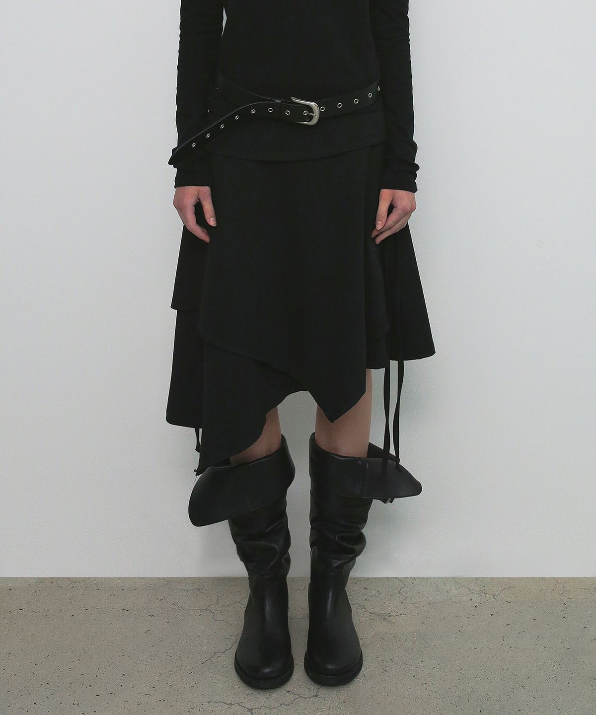 샌드릭(SANDRIC) UNBALANCED STRING MIDI SKIRT_BLACK