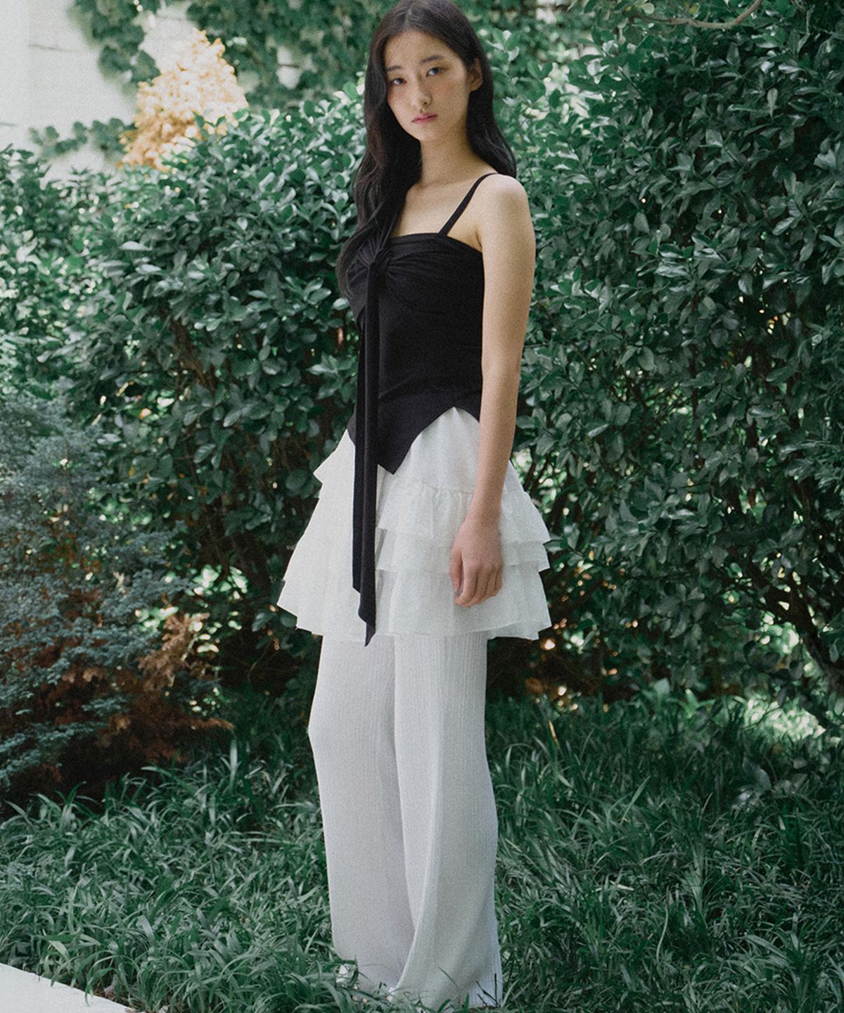 리지(LEEZIE) 리본 타이 애시매트릭 랩 탑 (2컬러)