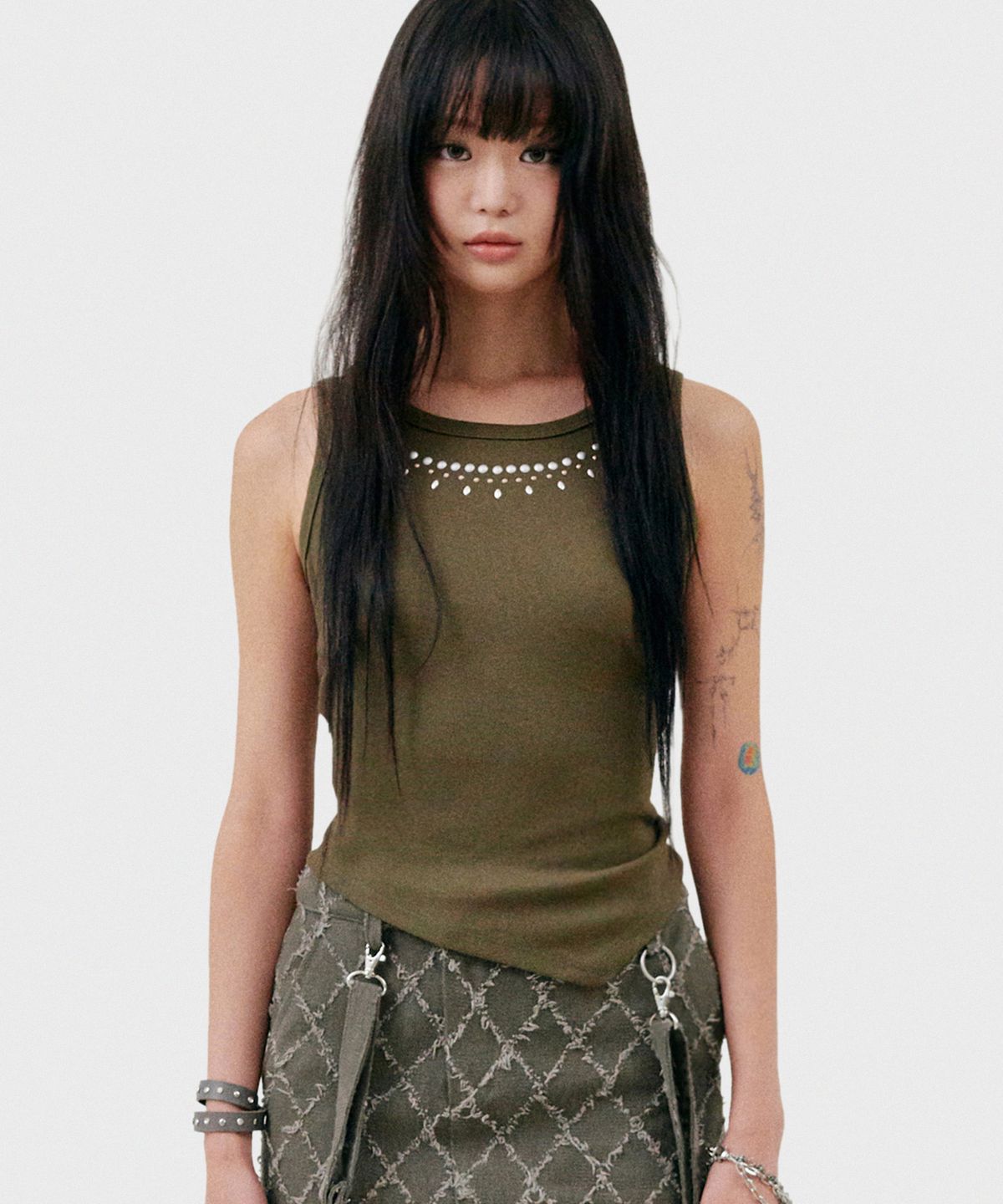 닐링(NILLRING) T22.00 Sleeveless Stud point T-shirt _ Khaki Pattern1