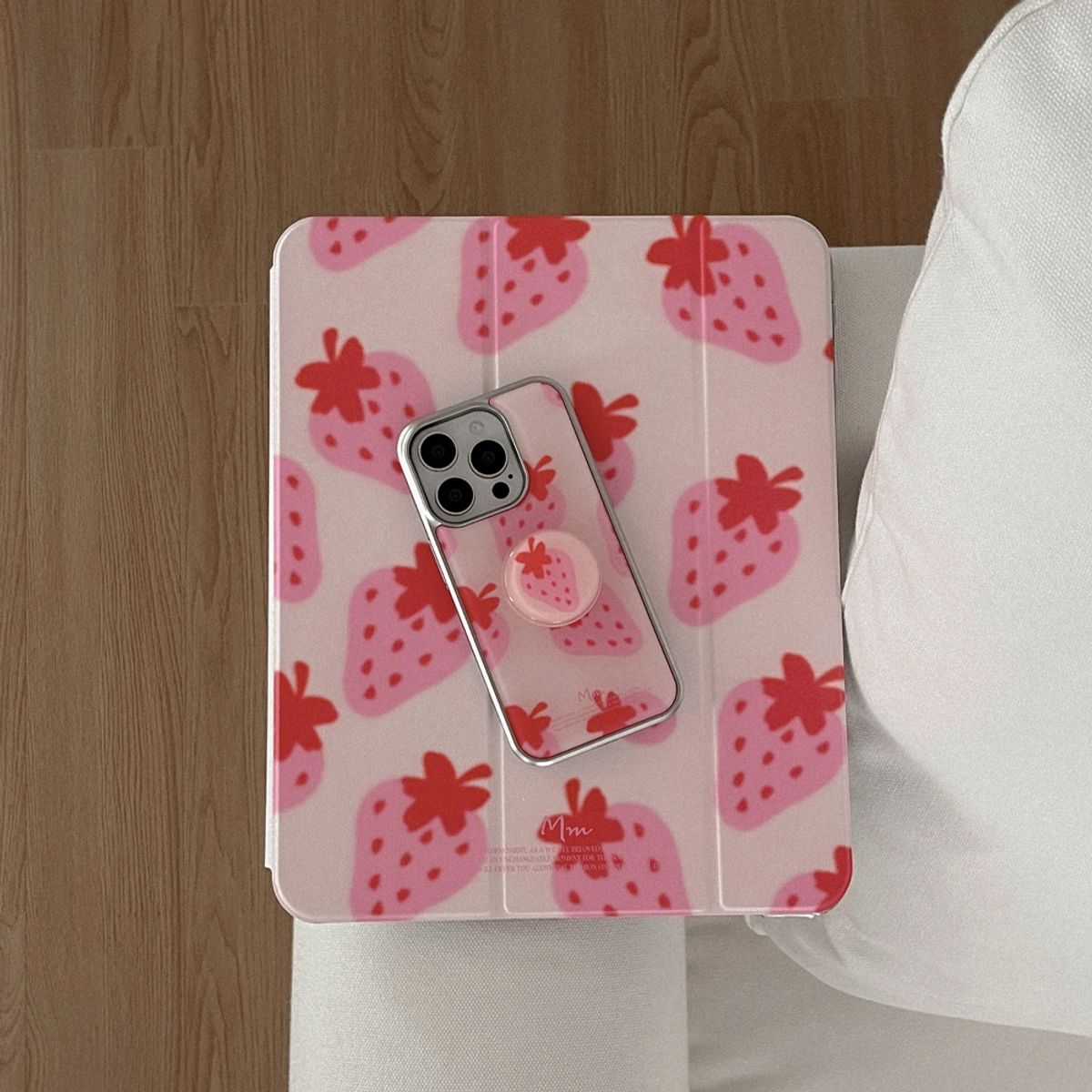 메이드모먼(MADEMOMENT) strawberry delight pattern 디자인 [아이패드 케이스]