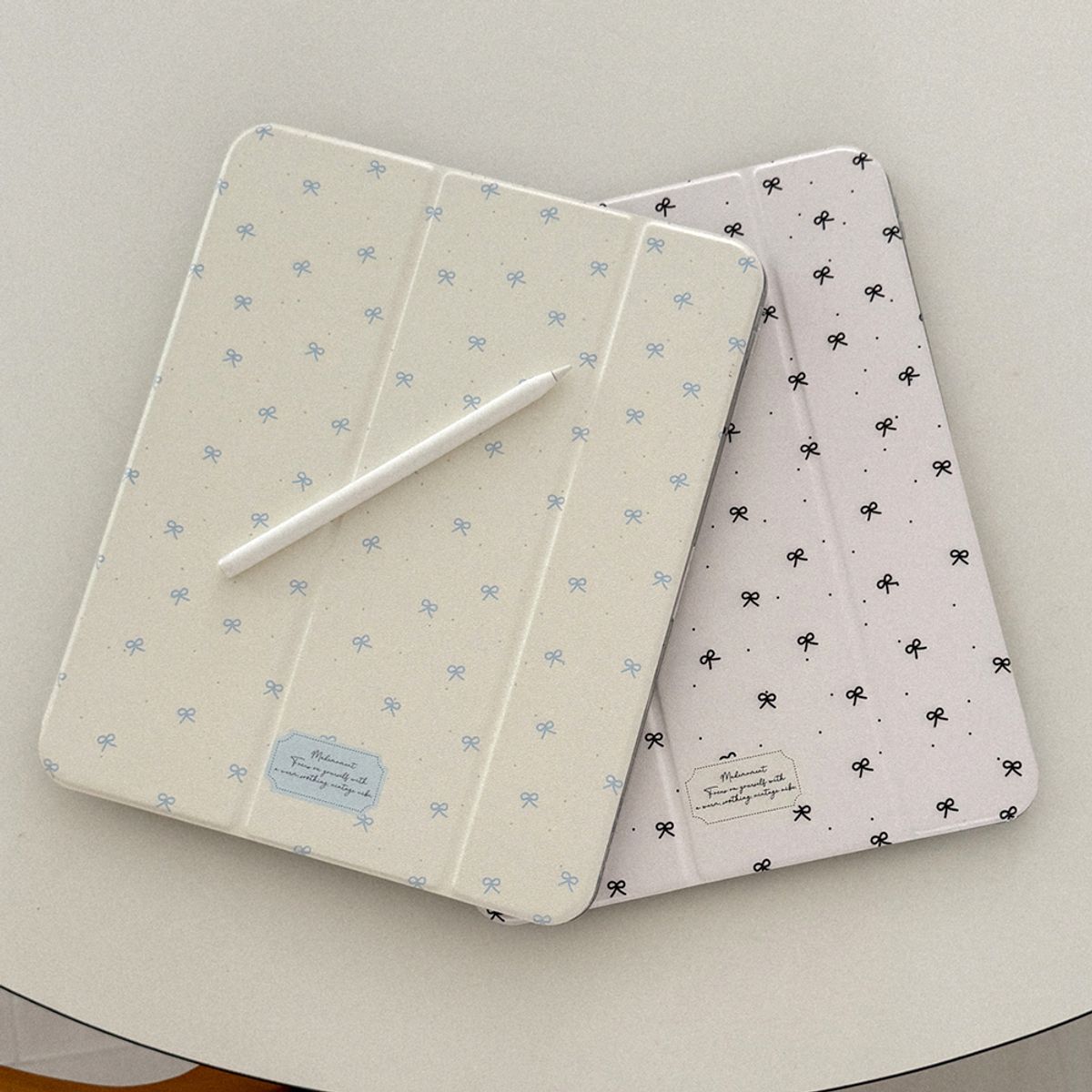 메이드모먼(MADEMOMENT) small ribbon pattern 디자인 [아이패드 케이스]