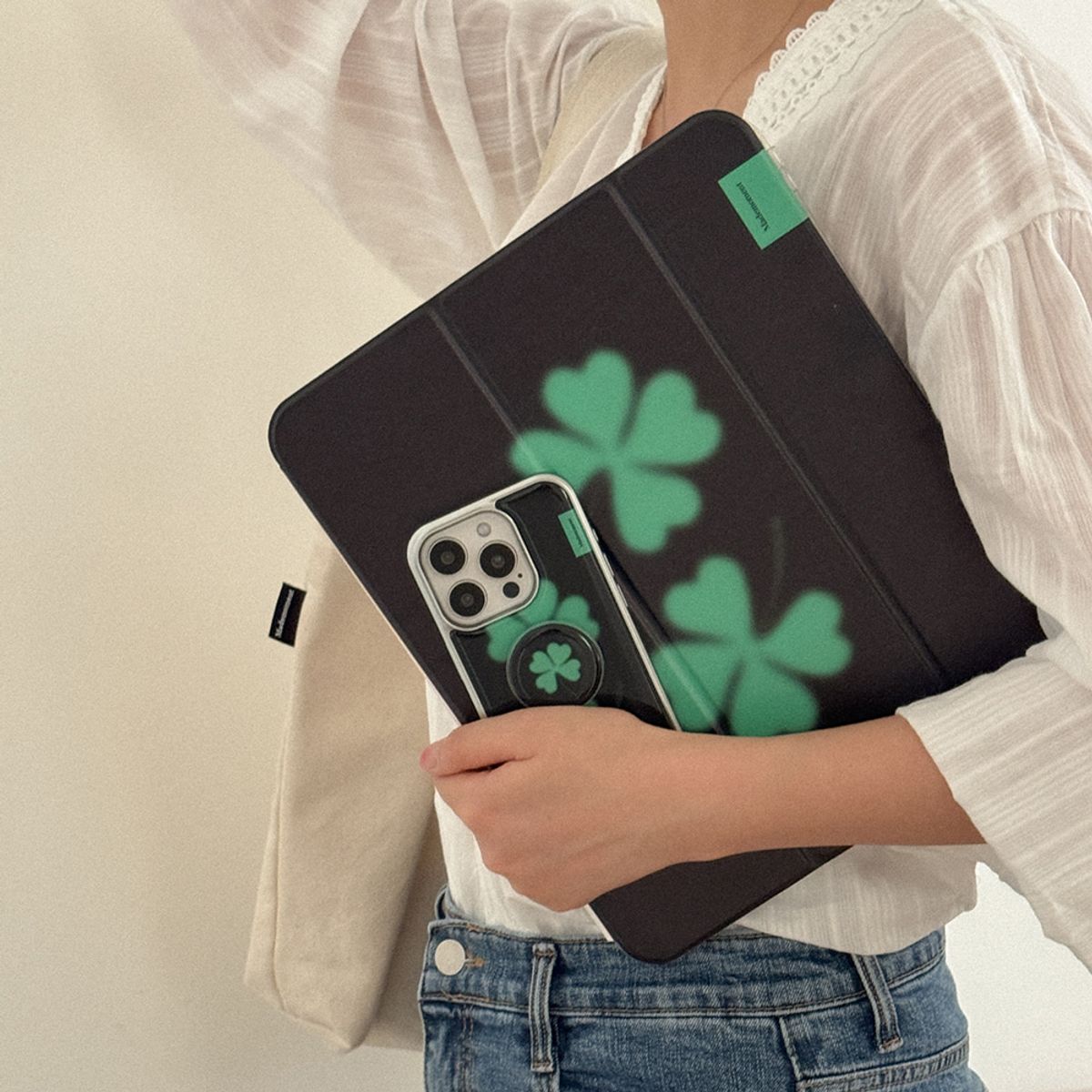 메이드모먼(MADEMOMENT) lucky clover 디자인 [아이패드 케이스]