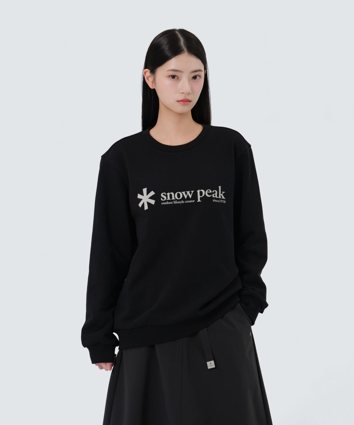 스노우피크 어패럴(SNOWPEAK APPAREL) 빅로고 맨투맨 (S25FMFHT68) Black