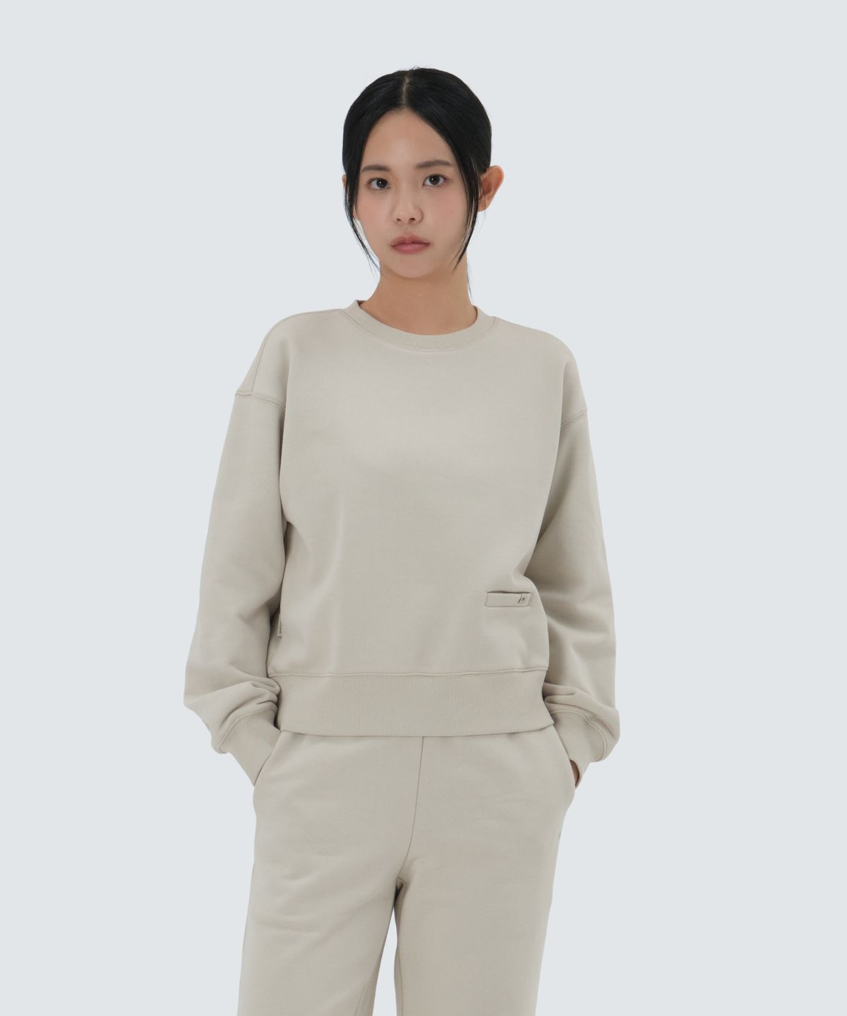 스노우피크 어패럴(SNOWPEAK APPAREL) 약기모 여성 세미크롭 맨투맨 (S25WWFHT69) Light Beige