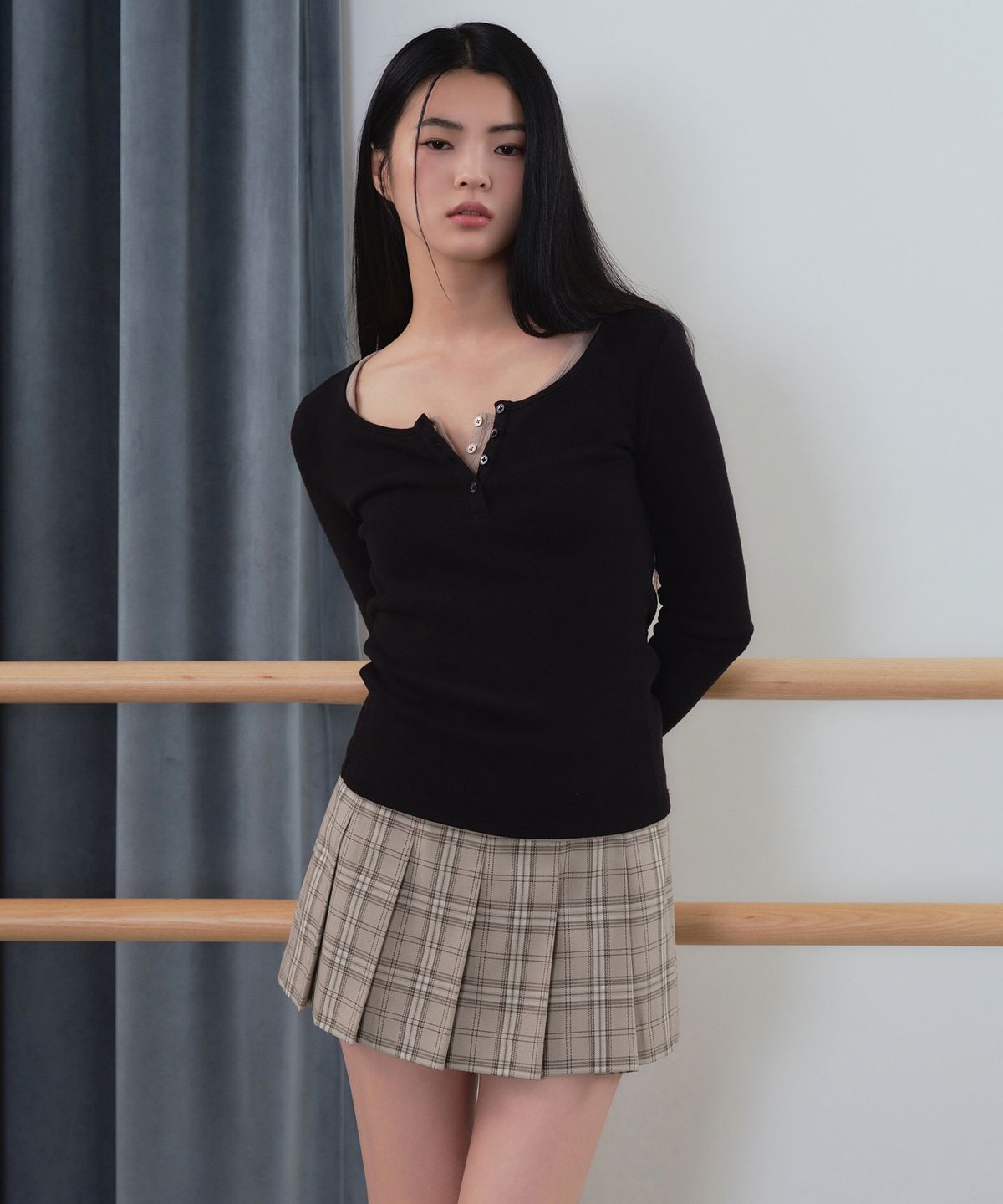 무신사 스탠다드 우먼(MUSINSA STANDARD WOMAN) 우먼즈 체크 플리츠 미니 스코츠 [미디엄 그레이]