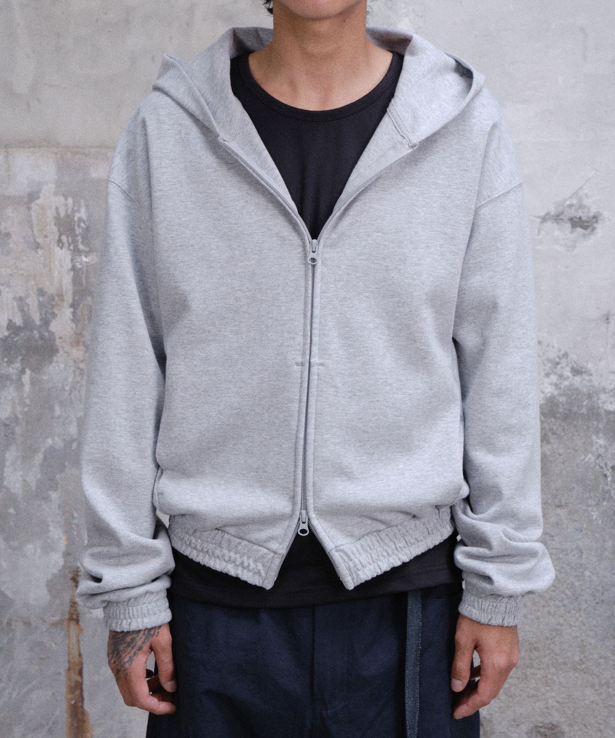 다이브인(DIVEIN) LIGHT CROP HOOD ZIP-UP (MELANGE GRAY)