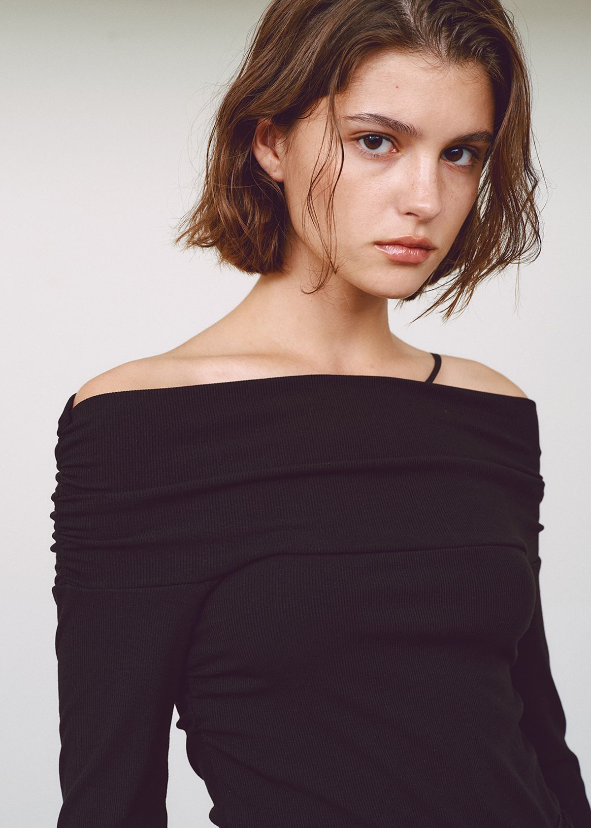 민아송(MINA SONG) ESSENTIAL OFF SHOULDER TOP - BLACK