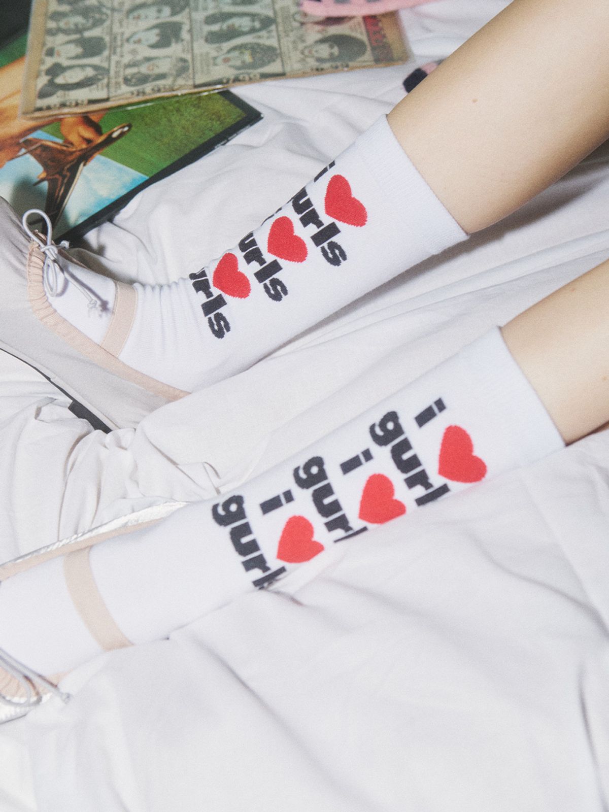 에즈이프 캘리(ASIF CALIE) NEW GURLS KNEE SOCKS WHITE