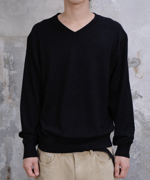LOOSED FINE WOOL V-NECK KNIT (BLACK)