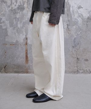 WIDE CURVED DENIM PANTS (CREAM)