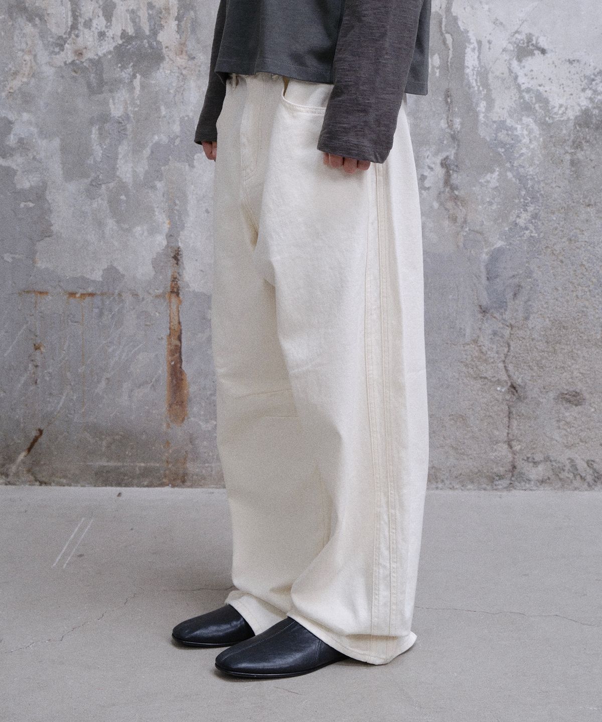 다이브인(DIVEIN) WIDE CURVED DENIM PANTS (CREAM)