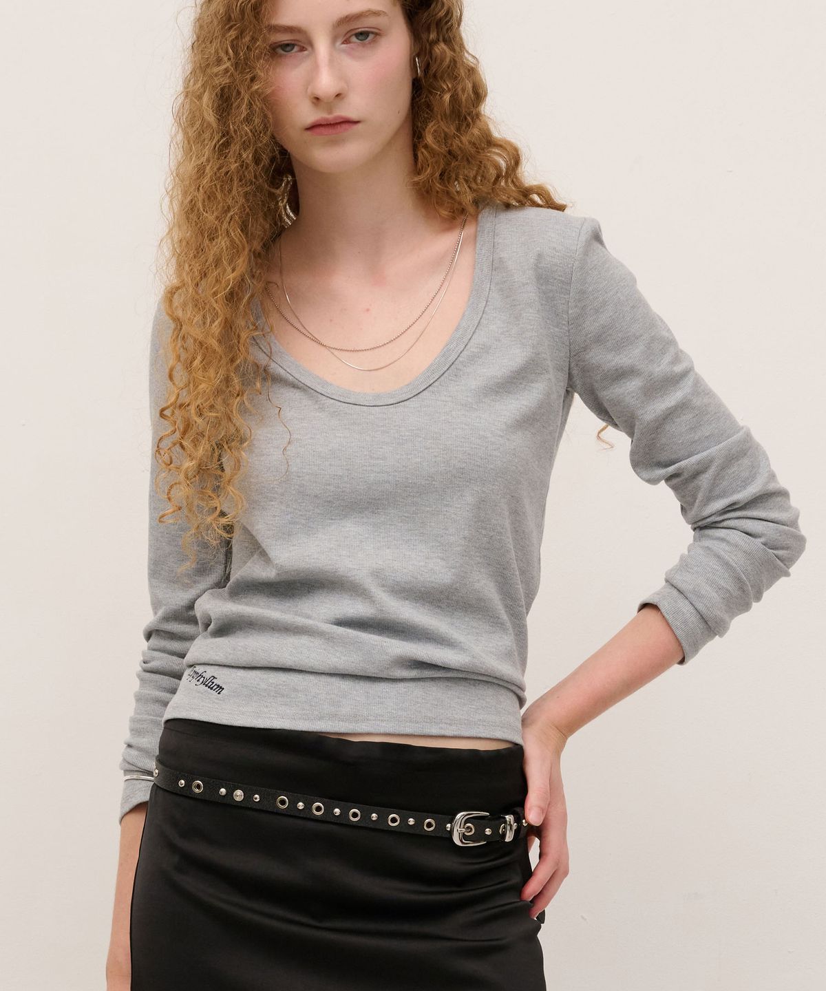 도프셉(DOFFSEPT) Finger Hole Long Sleeve in Grey