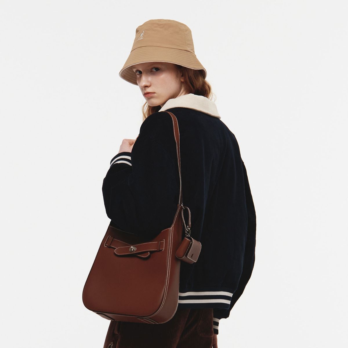캉골(KANGOL) 루나 레더 라지 크로스백 3367 브라운