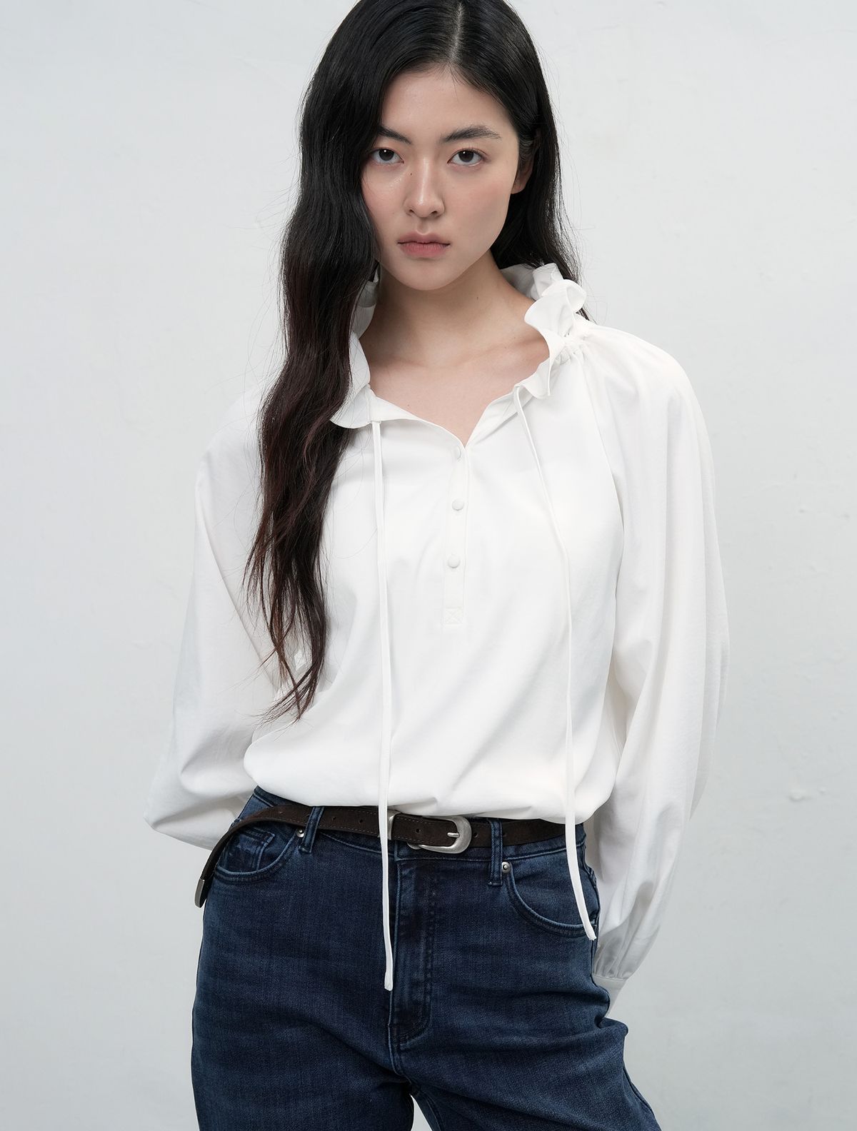 제너럴아이디어(GENERALIDEA) 루즈핏 프릴 카라 블라우스 [WHITE] / WBE3L03504