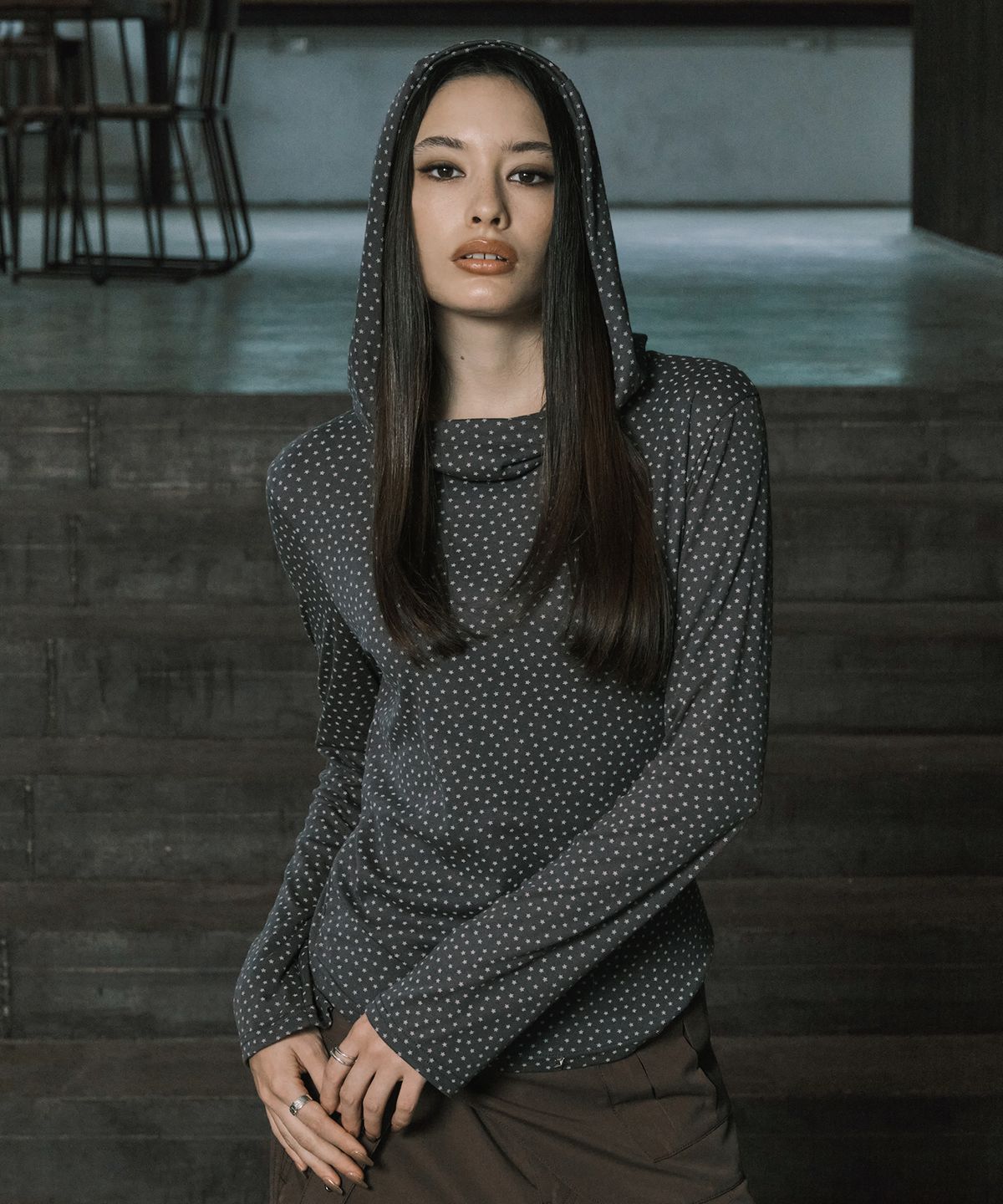 엔와이엑스엑스(NYXX) STUD HOODIE CHARCOAL