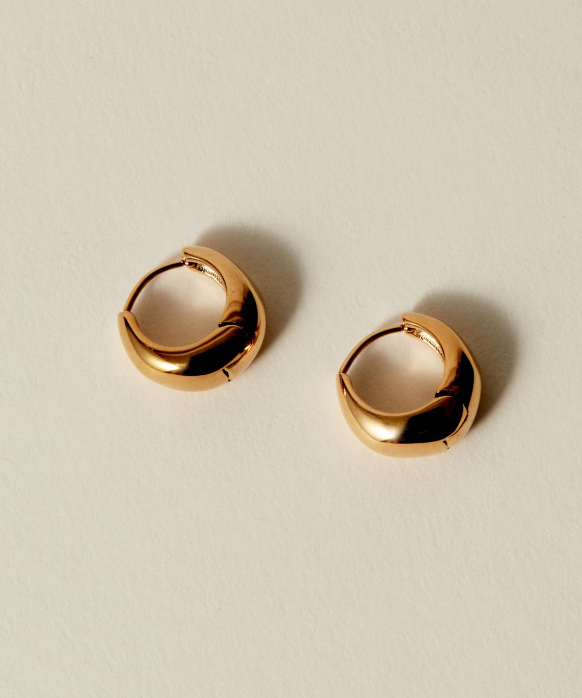 노비스도쿄(NOVICE TOKYO) 미니 오벌 귀걸이 Mini Compact Oval Pierce［Stainless］/ Gold