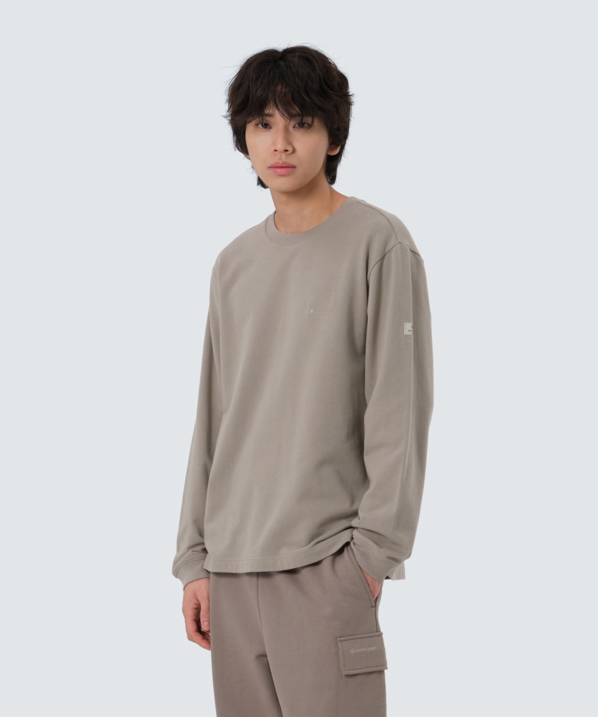 스노우피크 어패럴(SNOWPEAK APPAREL) 베이직 로고 긴팔 티셔츠 (S25FMFTL10) Warm Gray