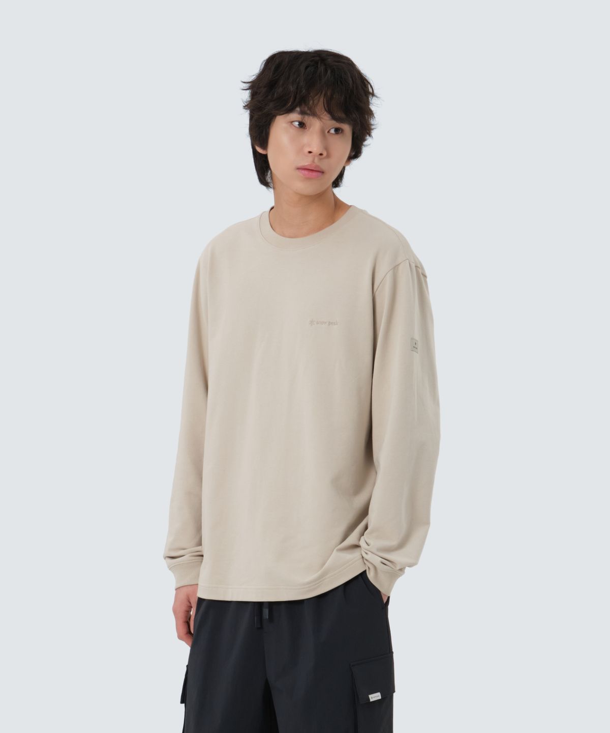 스노우피크 어패럴(SNOWPEAK APPAREL) 베이직 로고 긴팔 티셔츠 (S25FMFTL10) Light Beige