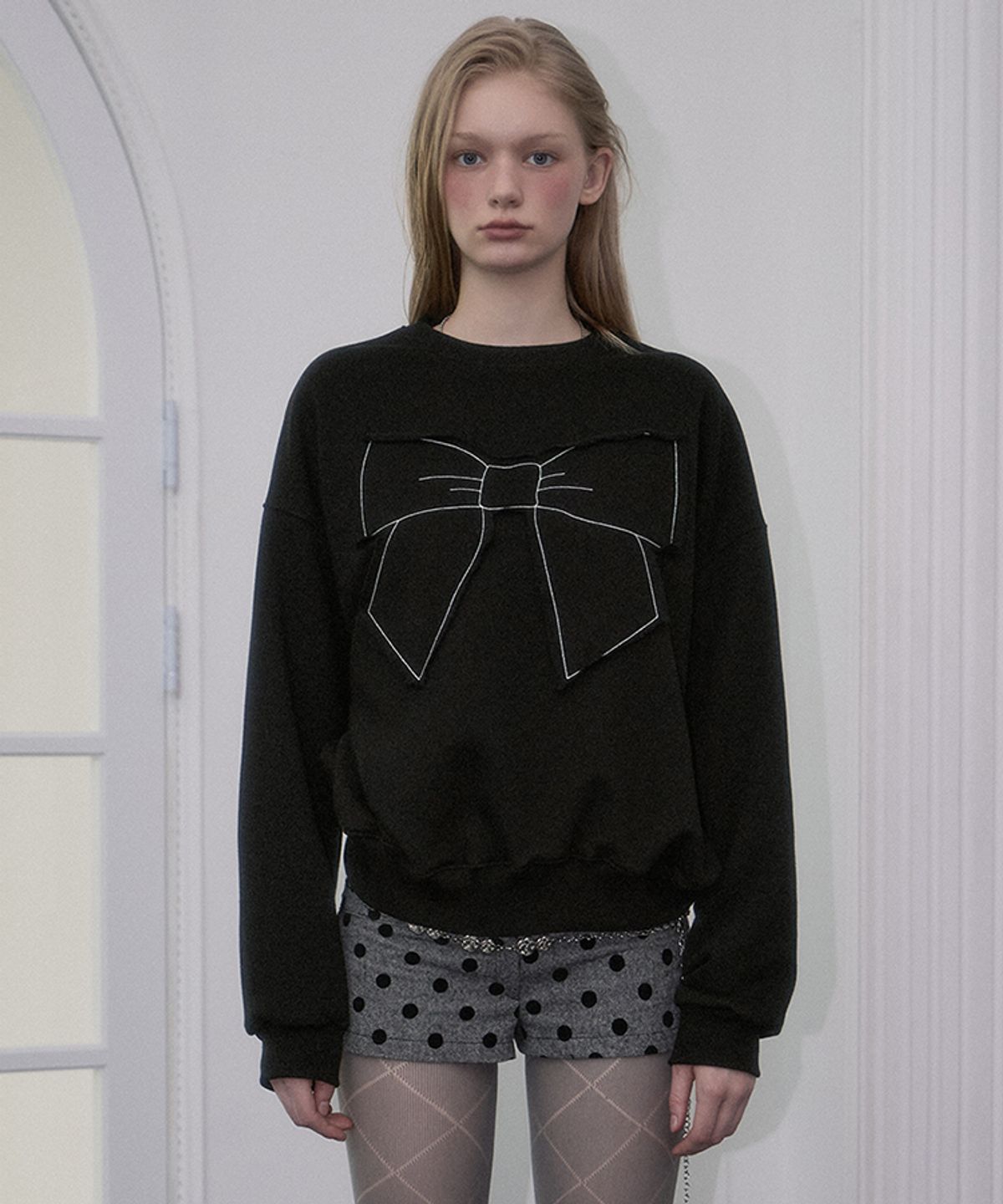 로제프란츠(ROSEFRANTZ) Patch Ribbon Sweatshirt [Black]