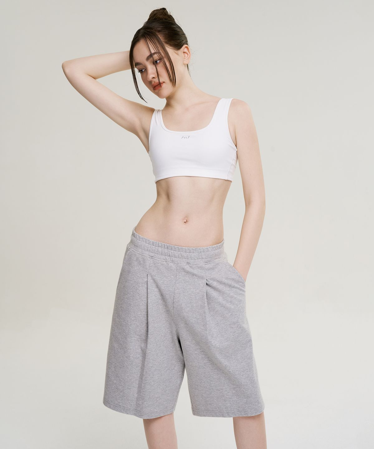 레이지비(LAZYBEE) 원턱 라인 스웨트 버뮤다 팬츠 W