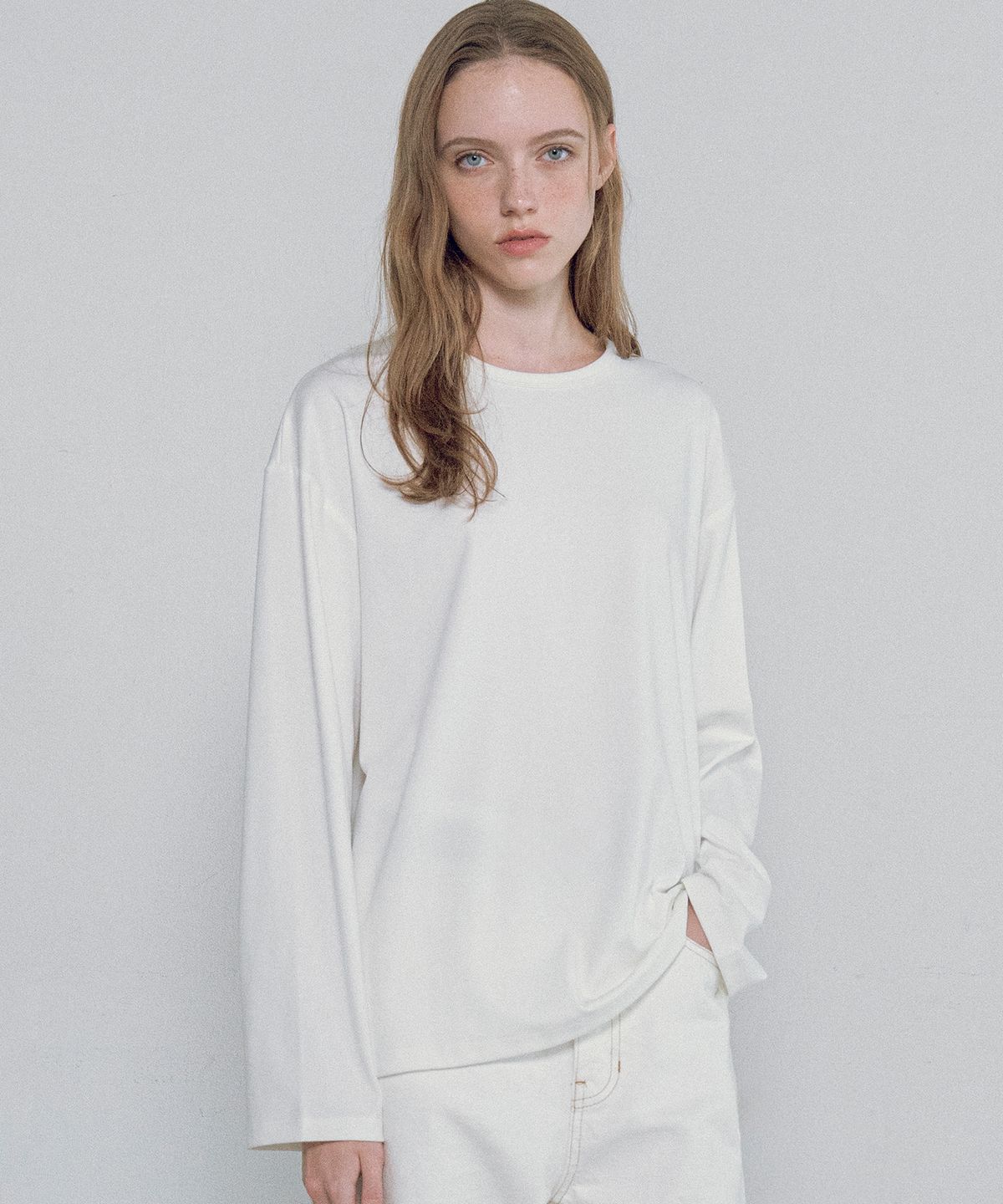 반원 아틀리에(VANONE ATELIER) A3553 에센셜 롱 슬리브_White