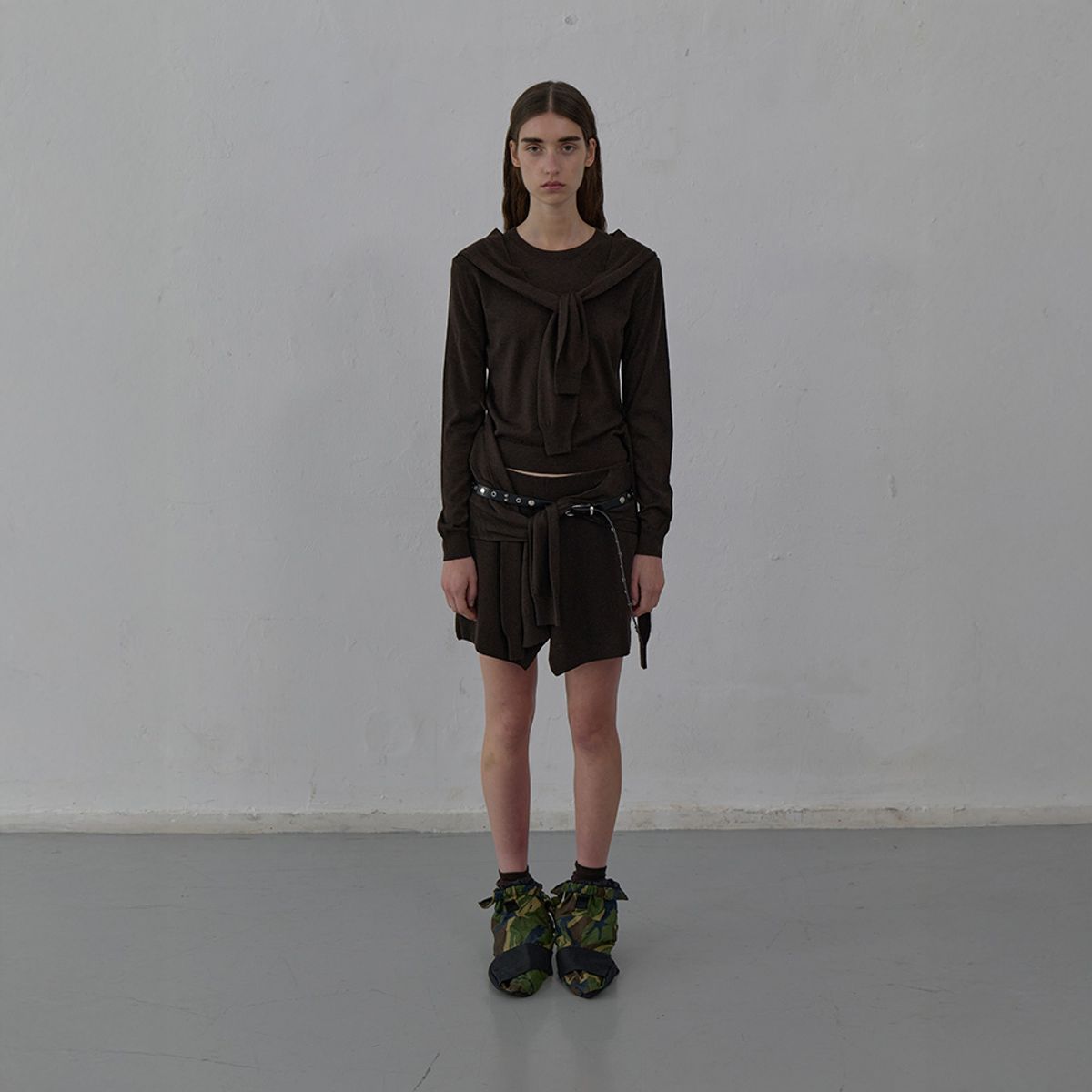 엘씨디씨티엠(LCDC™) TIED DETAIL KNIT TOP (BROWN)