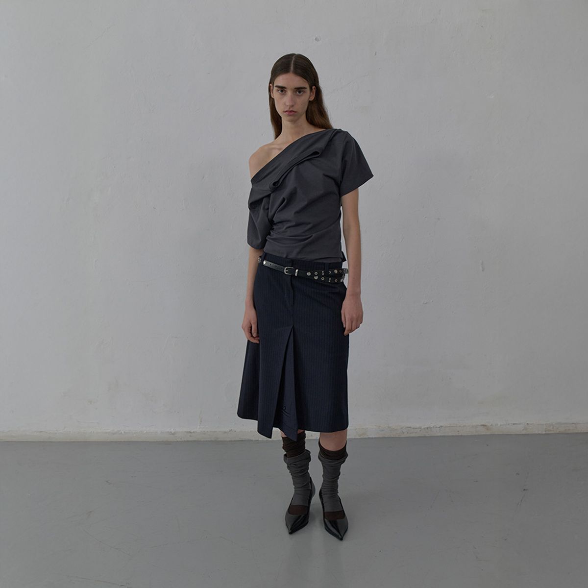 엘씨디씨티엠(LCDC™) STRIPED TAILORED MIDI SKIRT (DARK NAVY)