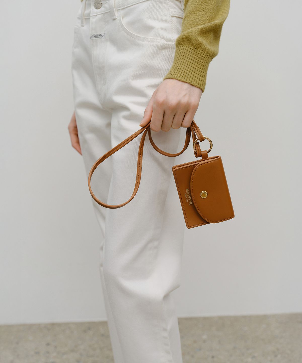 마리떼 프랑소와 저버(MARITHÉ + FRANҪOIS GIRBAUD) REGULAR LOGO KEYRING WALLET camel