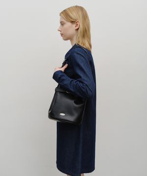 BUCKLE STRAP BUCKET BAG black