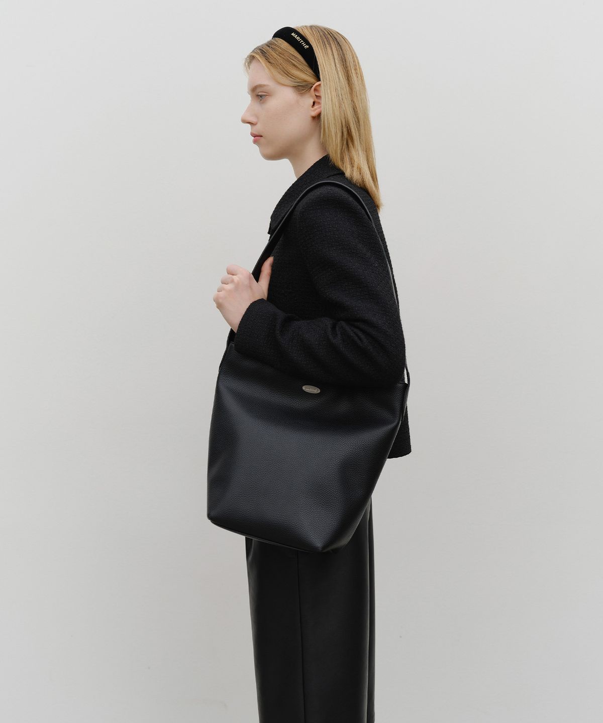 마리떼 프랑소와 저버(MARITHÉ + FRANҪOIS GIRBAUD) REGULAR LOGO BUCKET BAG black