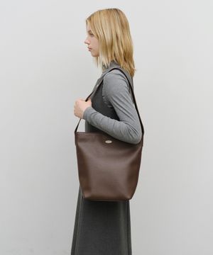 REGULAR LOGO BUCKET BAG brown