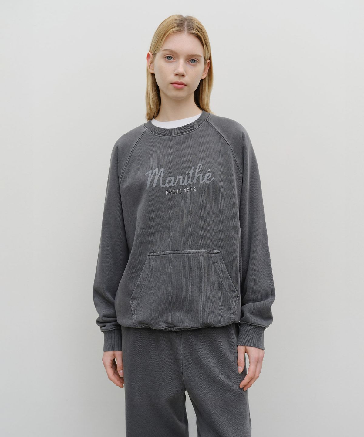 마리떼 프랑소와 저버(MARITHÉ + FRANҪOIS GIRBAUD) GARMENT DYED OVERSIZED SWEATSHIRT charcoal
