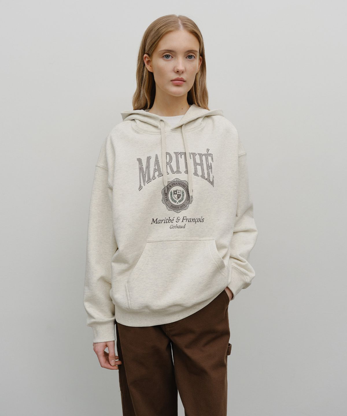 마리떼 프랑소와 저버(MARITHÉ + FRANҪOIS GIRBAUD) CREST CRACK LOGO OVERSIZED HOODIE oatmeal