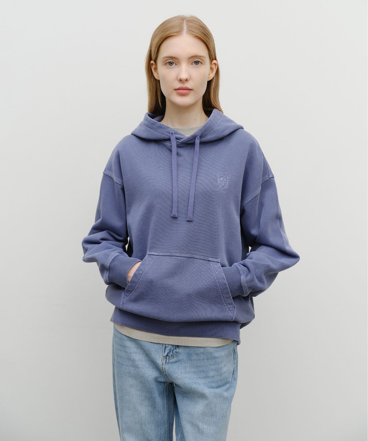마리떼 프랑소와 저버(MARITHÉ + FRANҪOIS GIRBAUD) CREST LOGO GARMENT DYED OVERSIZED HOODIE navy