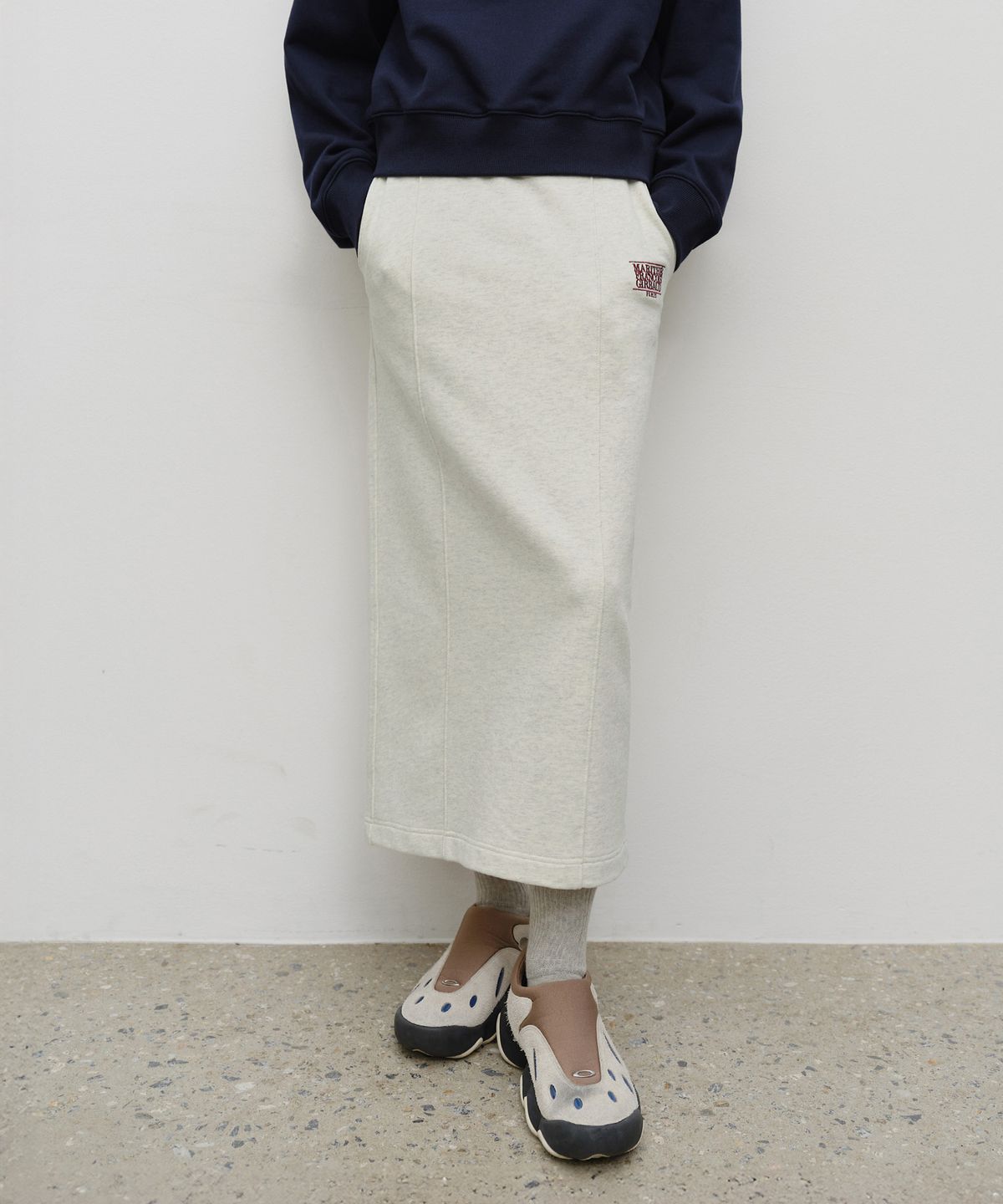 마리떼 프랑소와 저버(MARITHÉ + FRANҪOIS GIRBAUD) W EMBROIDERY CLASSIC LOGO SWEAT SKIRT oatmeal