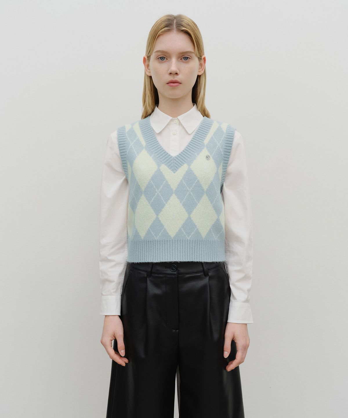 마리떼 프랑소와 저버(MARITHÉ + FRANҪOIS GIRBAUD) W ARGYLE V-NECK KNIT VEST sky blue