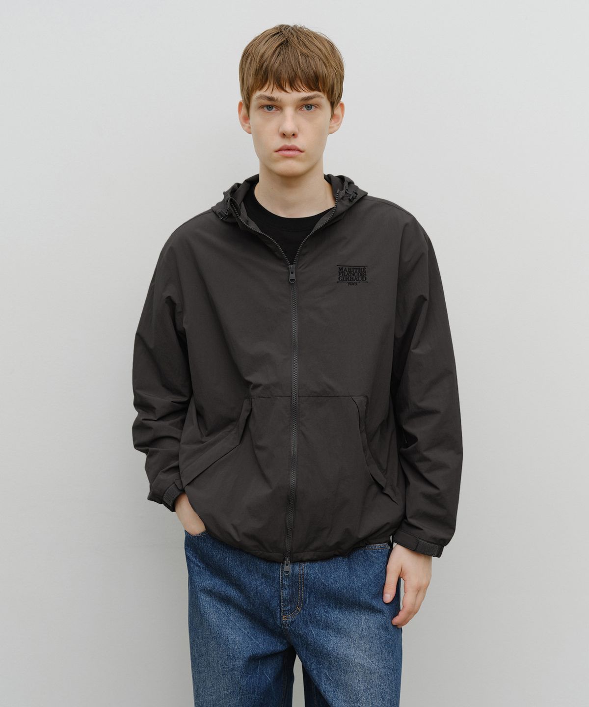 마리떼 프랑소와 저버(MARITHÉ + FRANҪOIS GIRBAUD) CLASSIC LOGO OVER FIT HOODED WINDBREAKER charcoal