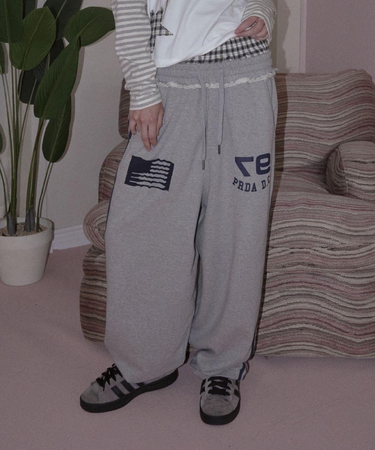 프렌다(PRENDA) CHECK LAYERED SWEAT WIDE PANTS GRAY