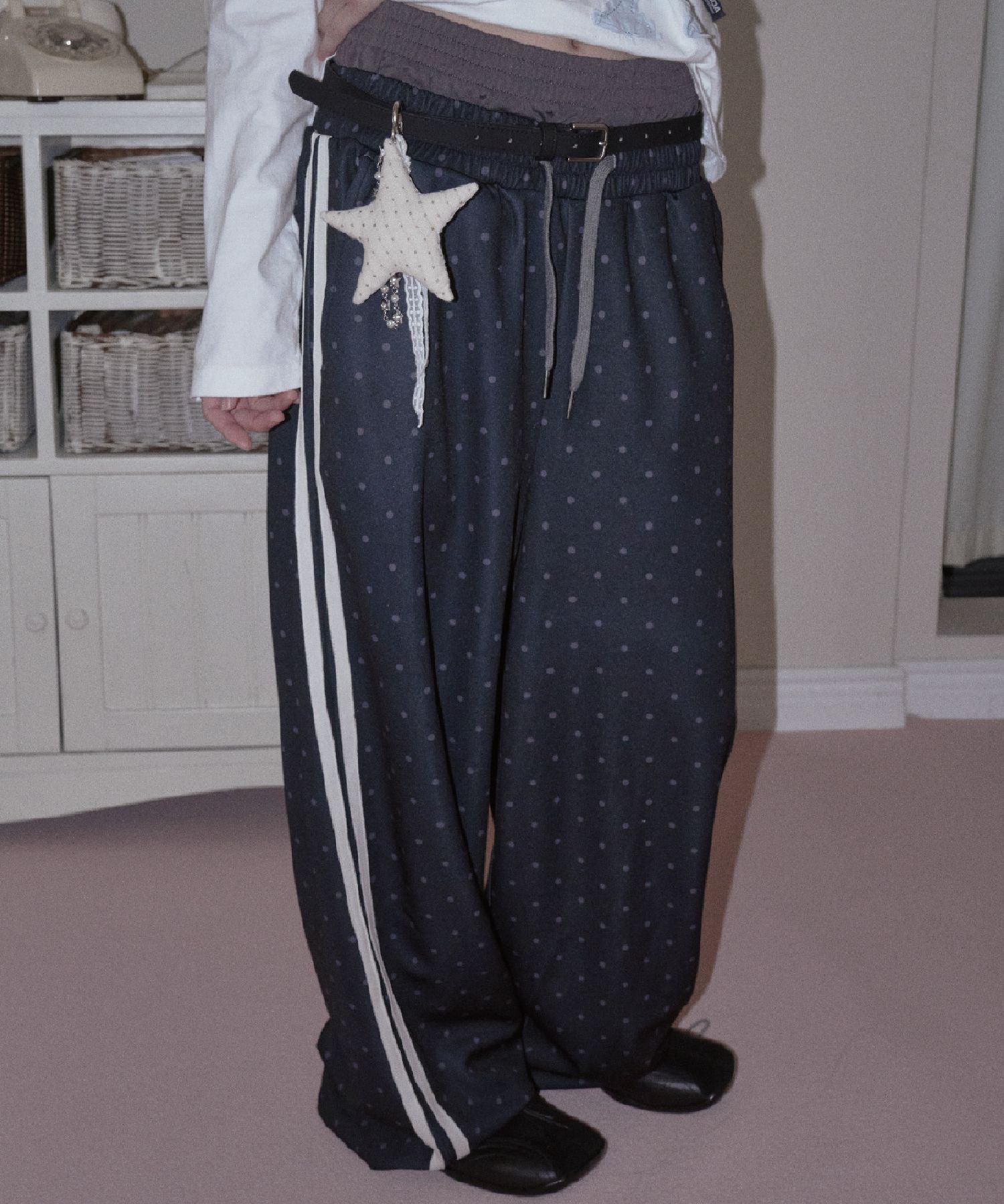 [YOUHEEXOTZ] STAR PATTERN LAYERED BANDING TRACK PANTS_GREY source detail 69