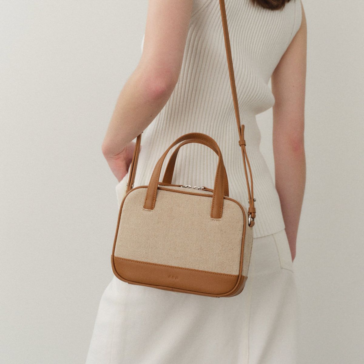 로서울(ROH SEOUL) Tin square mini tote bag Jute Creamy tan
