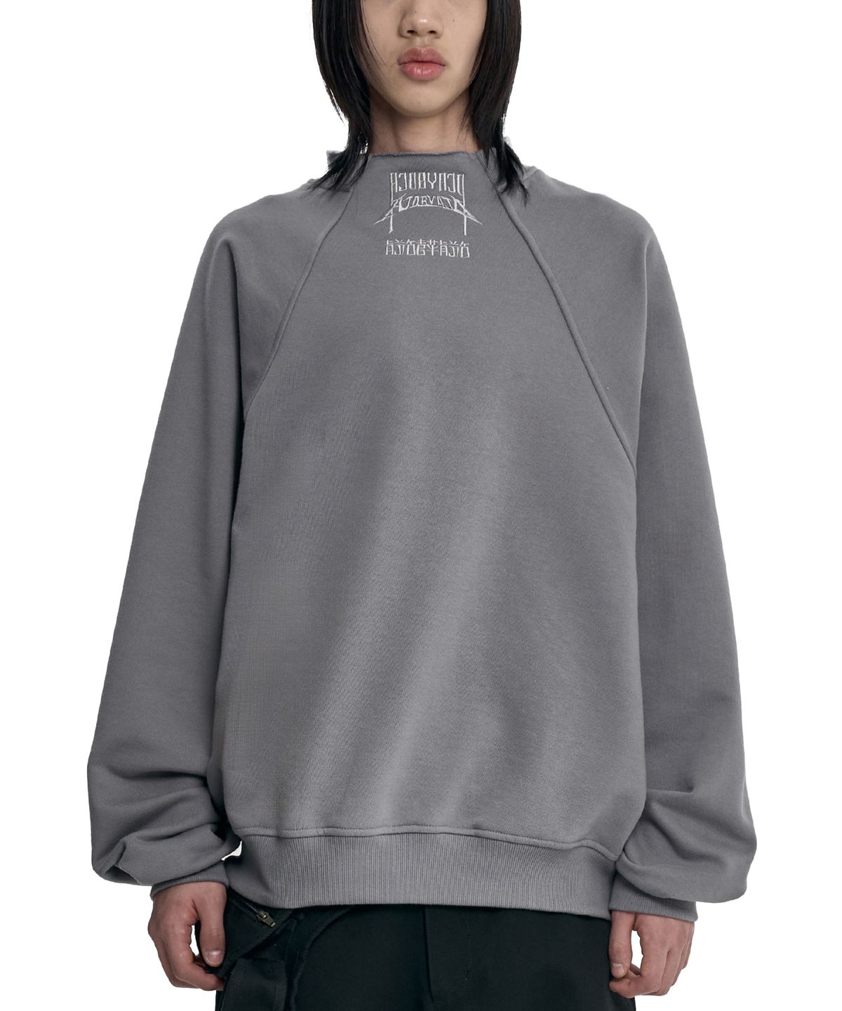 아조바이아조(AJOBYAJO) Raglan High Neck Arch Logo Sweatshirt [GREY]