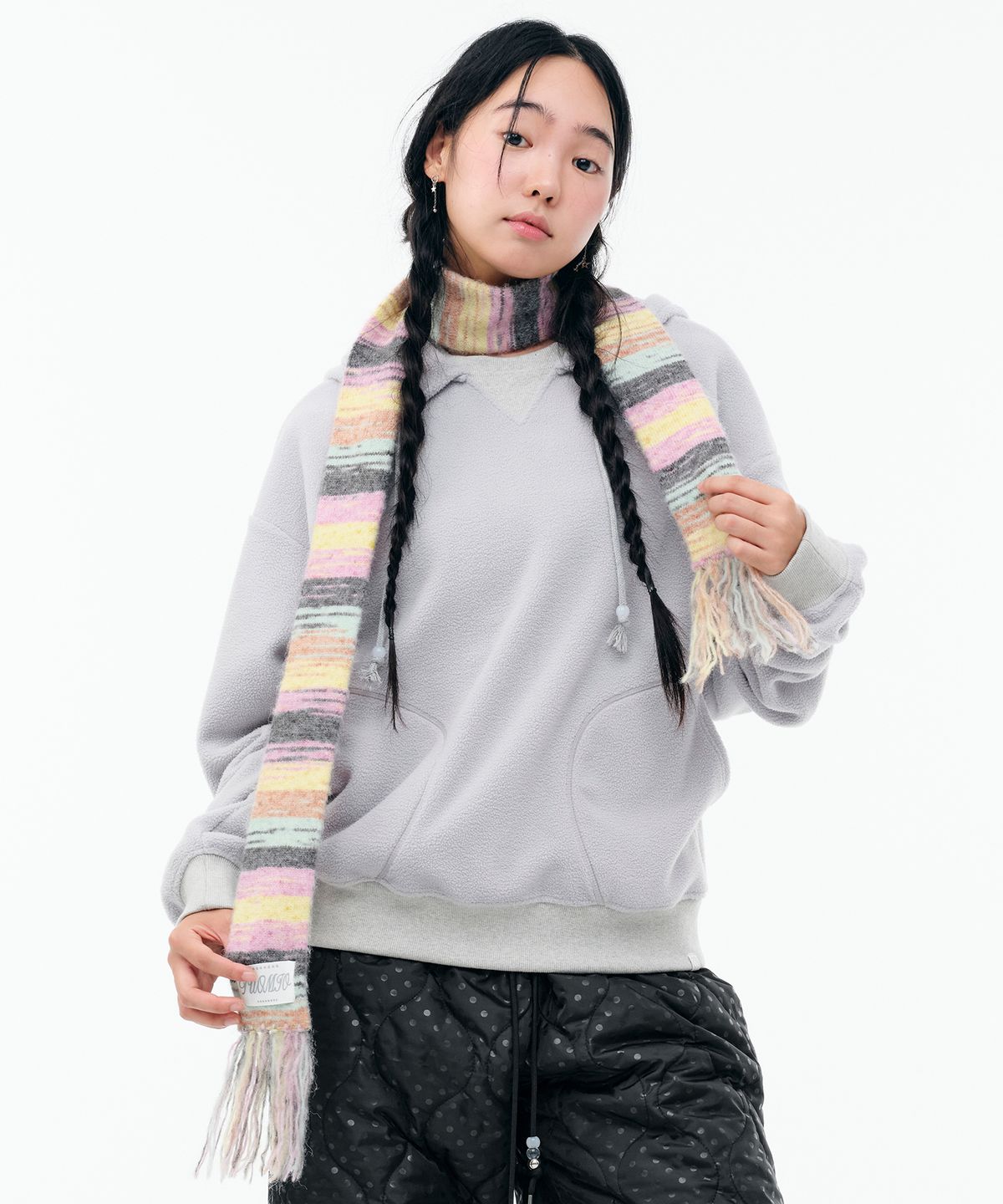 뚜오미오(TUOMIO) STRIPE FRINGE MUFFLER [MULTI]