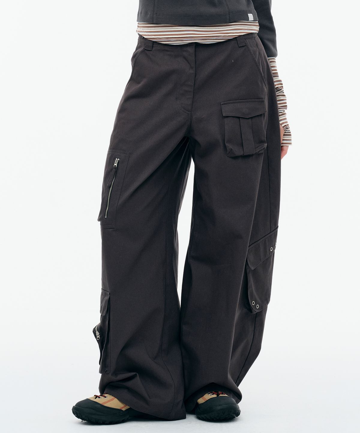 뚜오미오(TUOMIO) MULTI POCKET CARGO PANTS [CHARCOAL]