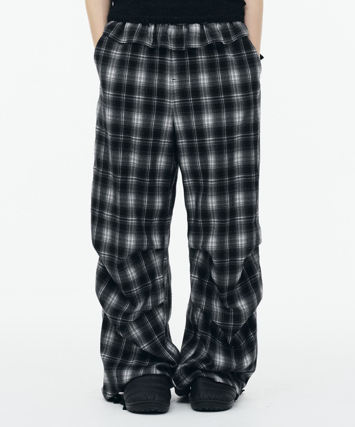 뚜오미오(TUOMIO) FRILL LAYERED CHECK PANTS [BLACK]