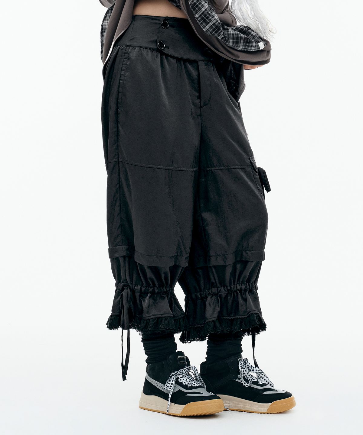 뚜오미오(TUOMIO) RIBBON MIDI PANTS [BLACK]