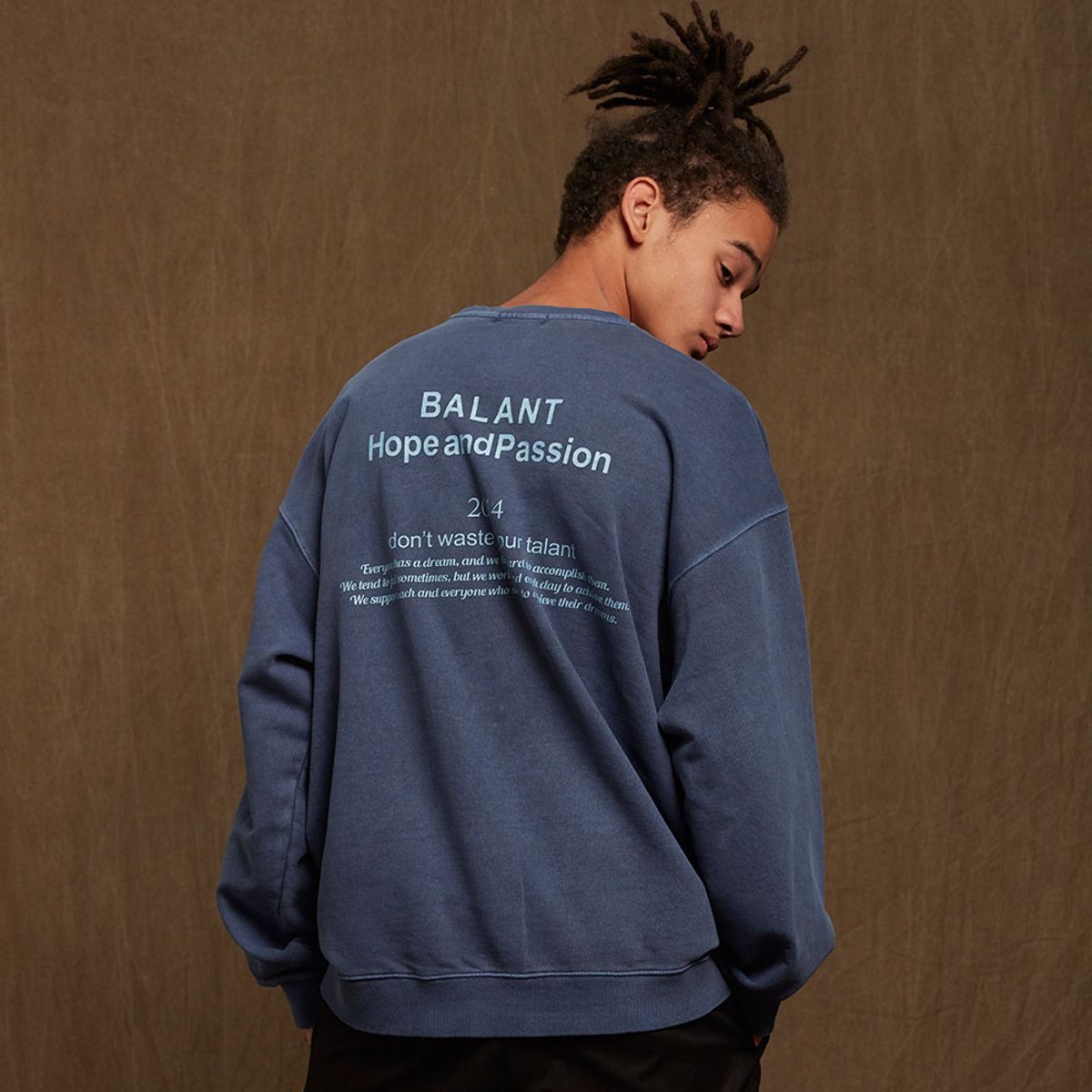 발란트(BALANT) 피그먼트 호프 앤드 패션 스웨이트셔츠 - 네이비